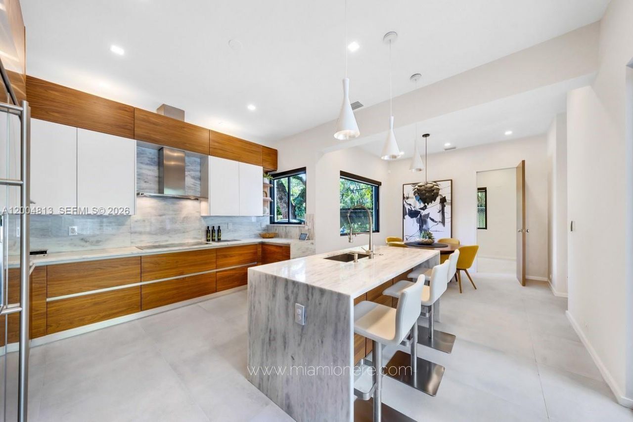 3900 S Douglas Rd, Coconut Grove, FL 33133 Photo