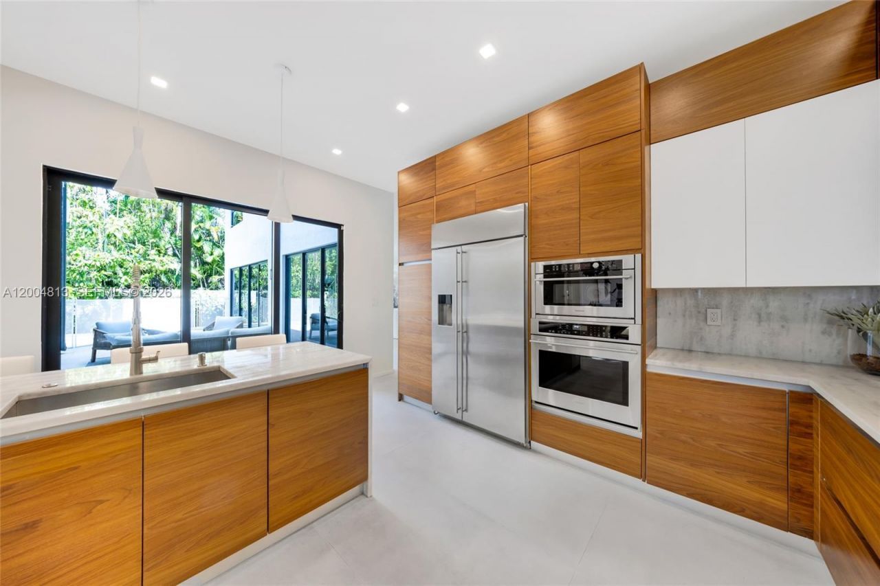 3900 S Douglas Rd, Coconut Grove, FL 33133 Photo