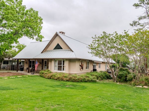 712 W TRAVIS ST, Fredericksburg, TX 78624