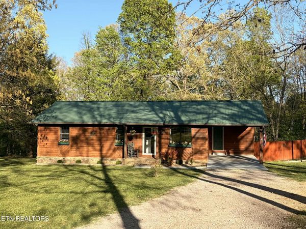 533 Robbins Rd, Crossville, TN 38572