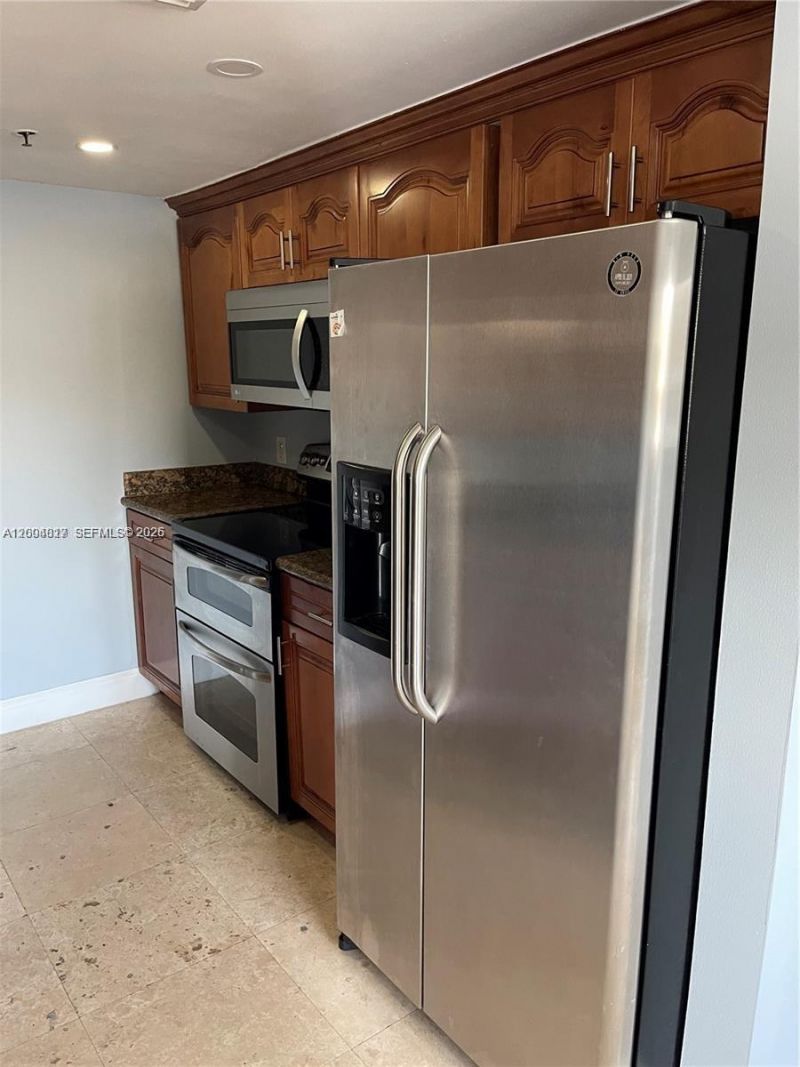 2415 NW 16th St Rd, Unit 102, Miami, FL 33125 Photo