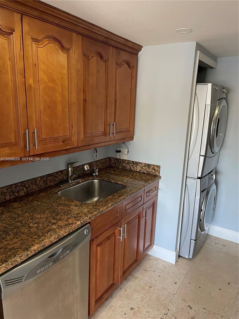 2415 NW 16th St Rd, Unit 102, Miami, FL 33125 Photo