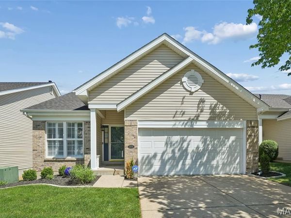 806 Whispering Village Circle , Ballwin, MO 63021