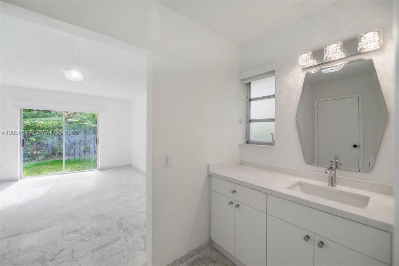 1101 Capri St, Coral Gables, FL 33134 Photo