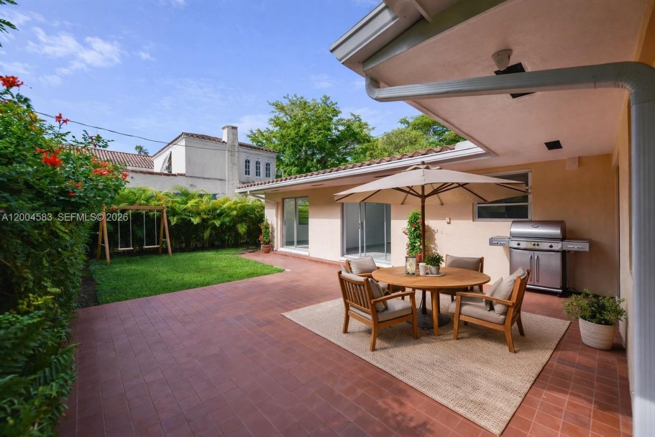 1101 Capri St, Coral Gables, FL 33134 Photo