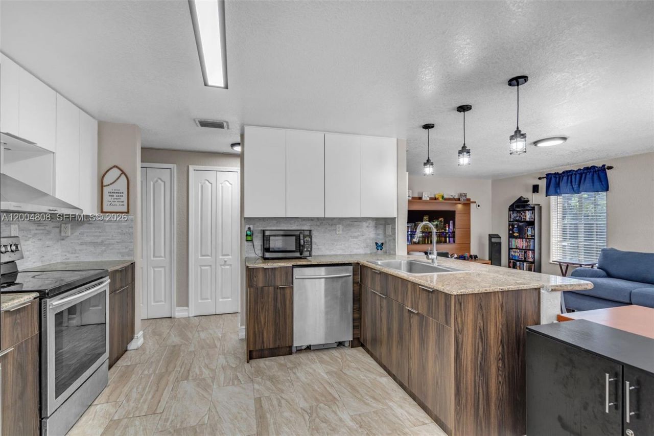 16230 NW 84th Ct , Miami Lakes, FL 33016 Photo