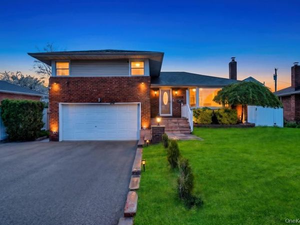 310 Southwood Circle, Syosset, NY 11791