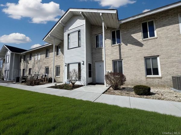 8 Redwood Court , Unit 8, Coram, NY 11727