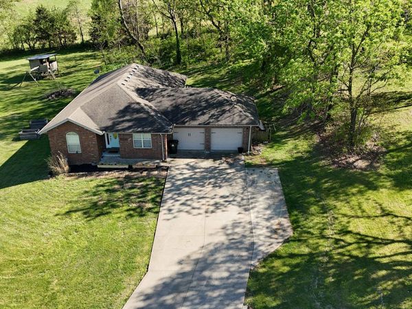 10391 Mcgruder Boulevard , Cassville, MO 65625