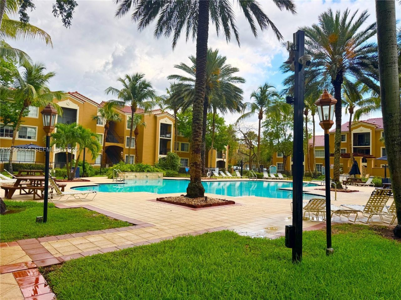 8060 N Nob Hill Rd , Unit 203, Tamarac, FL 33321 Photo
