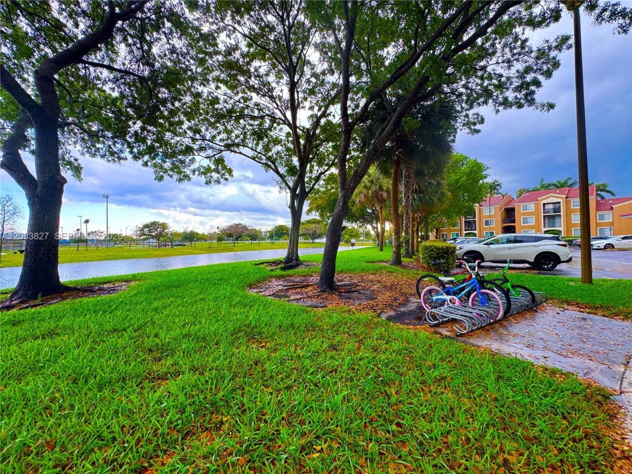 8060 N Nob Hill Rd , Unit 203, Tamarac, FL 33321 Photo