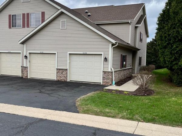 2112 Pine Ridge Ct, Unit H, Grafton, WI 53024