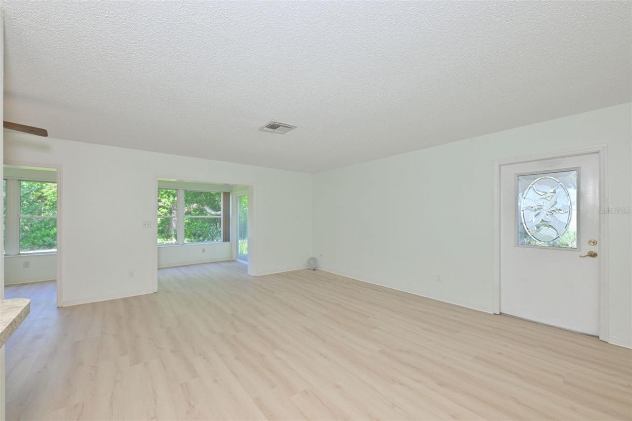 511 Finsbury Circle, Unit B, Sun City Center, FL 33573 Photo