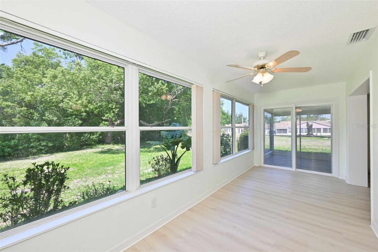 511 Finsbury Circle, Unit B, Sun City Center, FL 33573 Photo