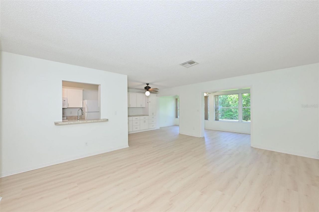 511 Finsbury Circle, Unit B, Sun City Center, FL 33573 Photo