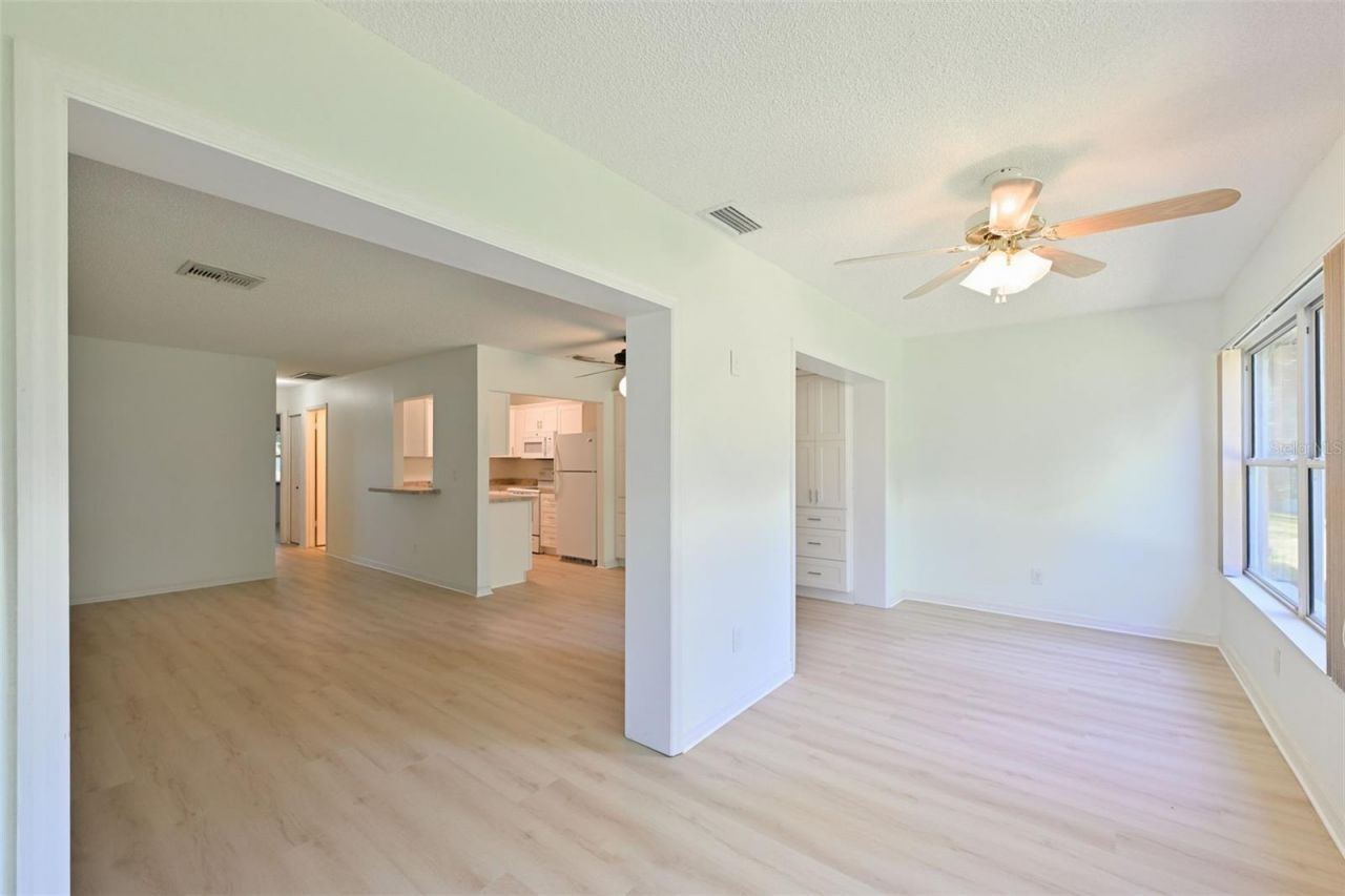 511 Finsbury Circle, Unit B, Sun City Center, FL 33573 Photo