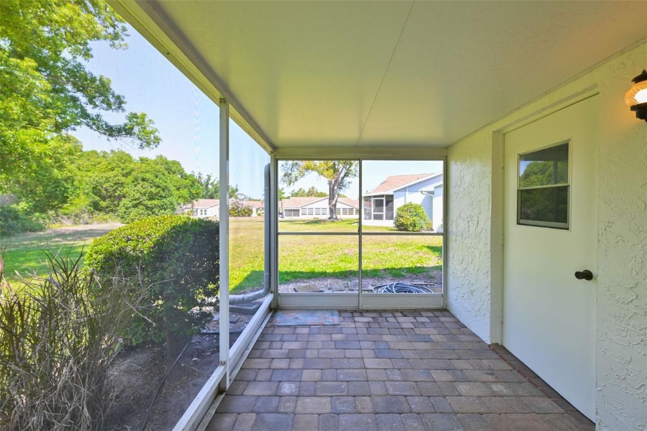 511 Finsbury Circle, Unit B, Sun City Center, FL 33573 Photo
