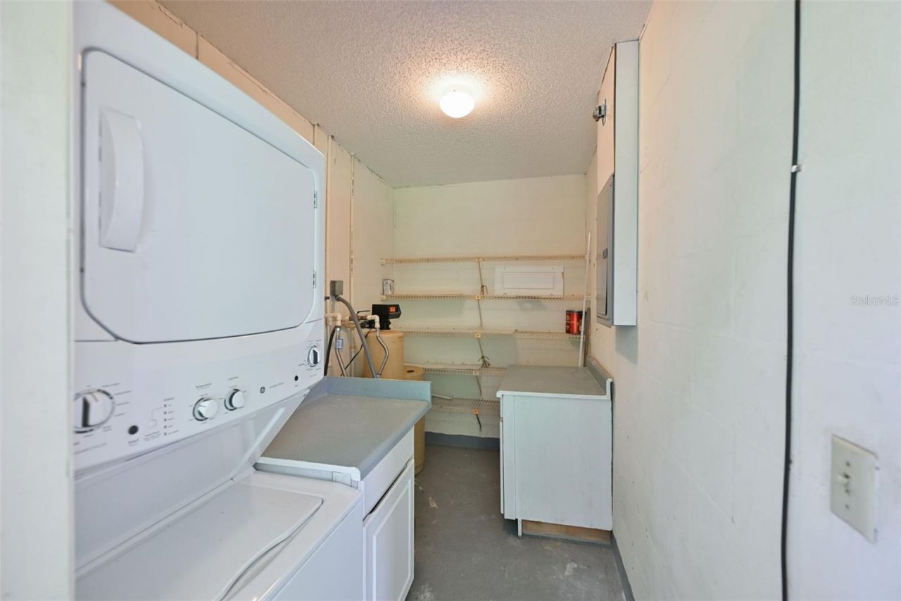 511 Finsbury Circle, Unit B, Sun City Center, FL 33573 Photo
