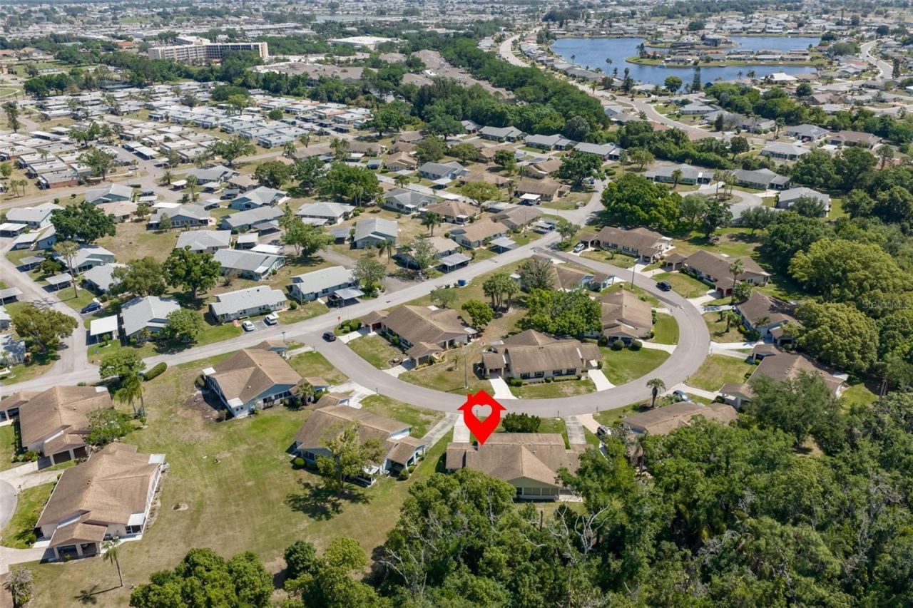 511 Finsbury Circle, Unit B, Sun City Center, FL 33573 Photo