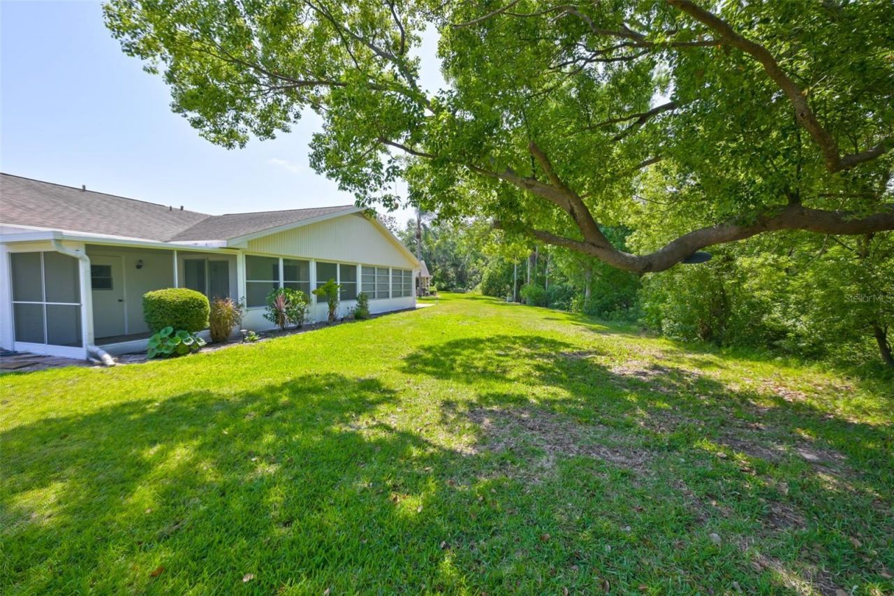 511 Finsbury Circle, Unit B, Sun City Center, FL 33573 Photo