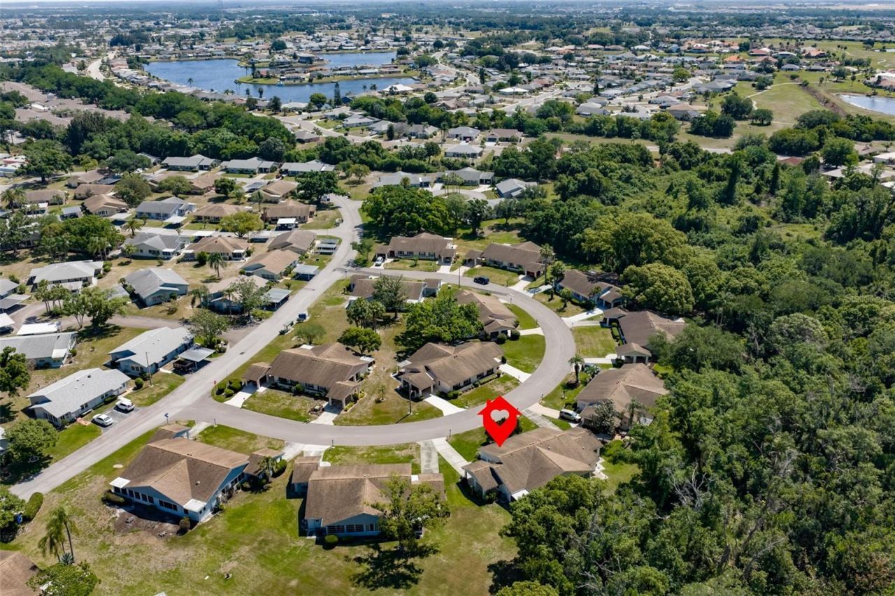 511 Finsbury Circle, Unit B, Sun City Center, FL 33573 Photo