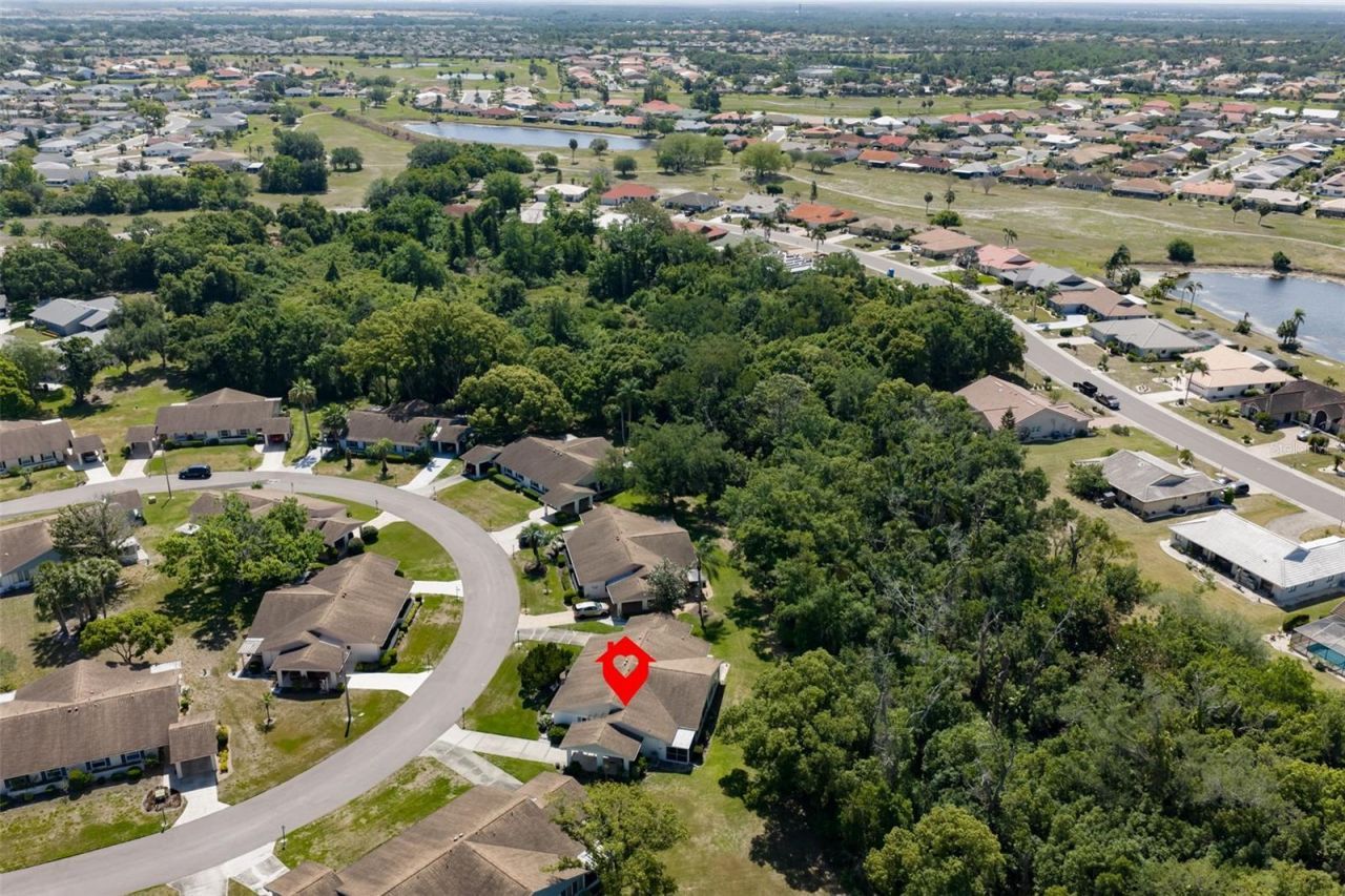 511 Finsbury Circle, Unit B, Sun City Center, FL 33573 Photo