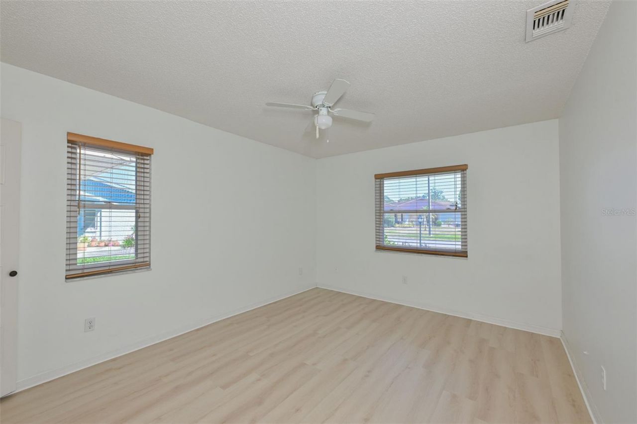 511 Finsbury Circle, Unit B, Sun City Center, FL 33573 Photo