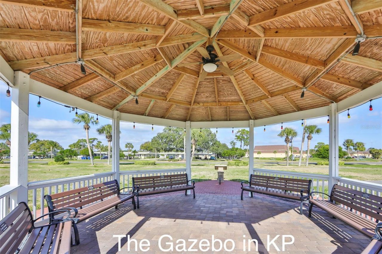 511 Finsbury Circle, Unit B, Sun City Center, FL 33573 Photo