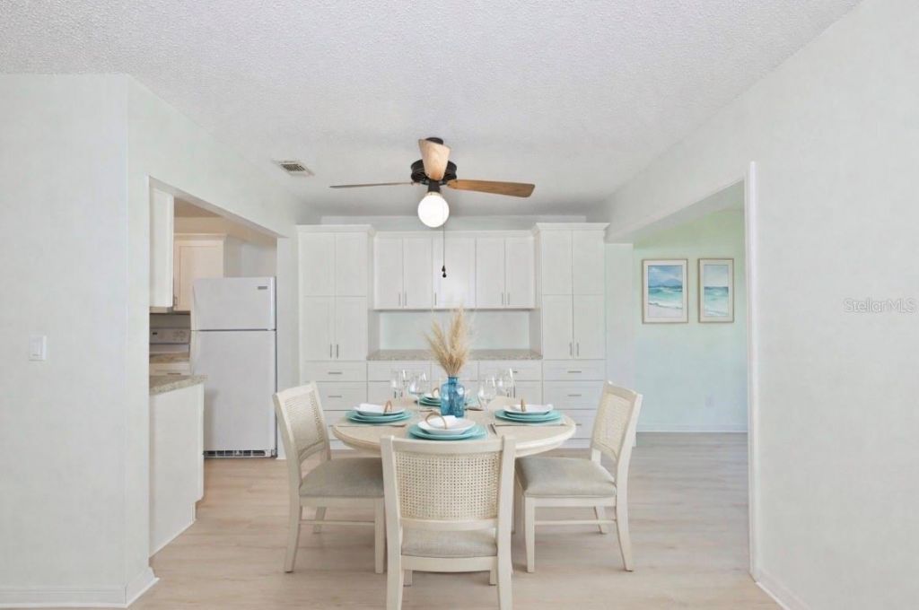 511 Finsbury Circle, Unit B, Sun City Center, FL 33573 Photo