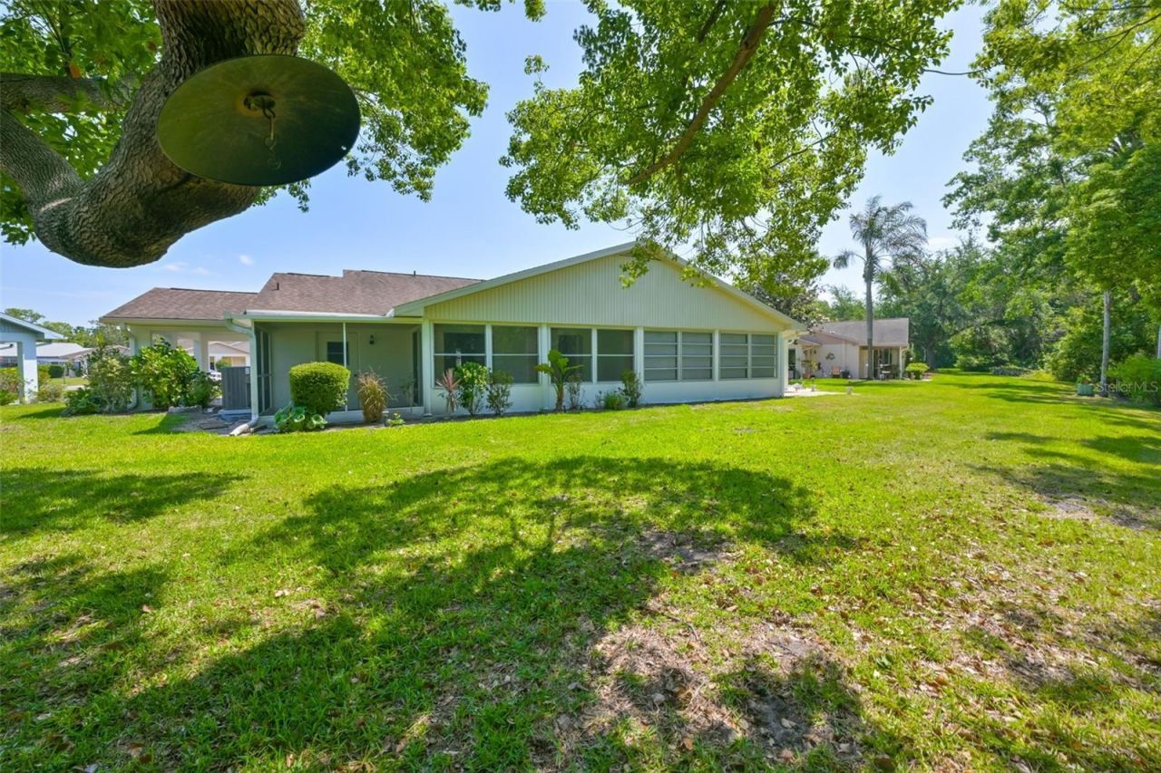 511 Finsbury Circle, Unit B, Sun City Center, FL 33573 Photo