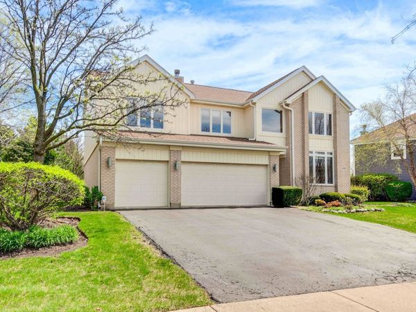 3392 Whirlaway Drive , Northbrook, IL 60062