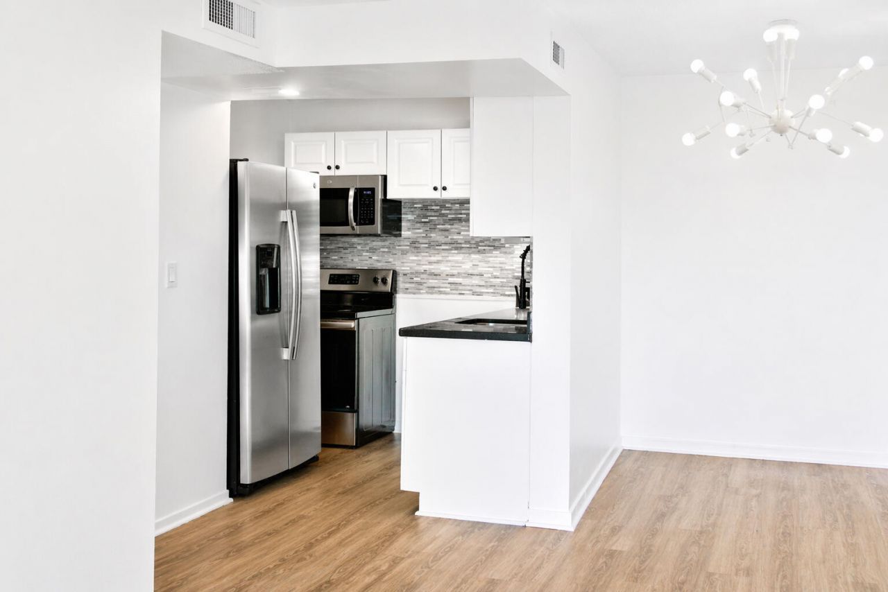 9682 Fontainebleau Boulevard, Unit 603, Miami, FL 33172 Photo