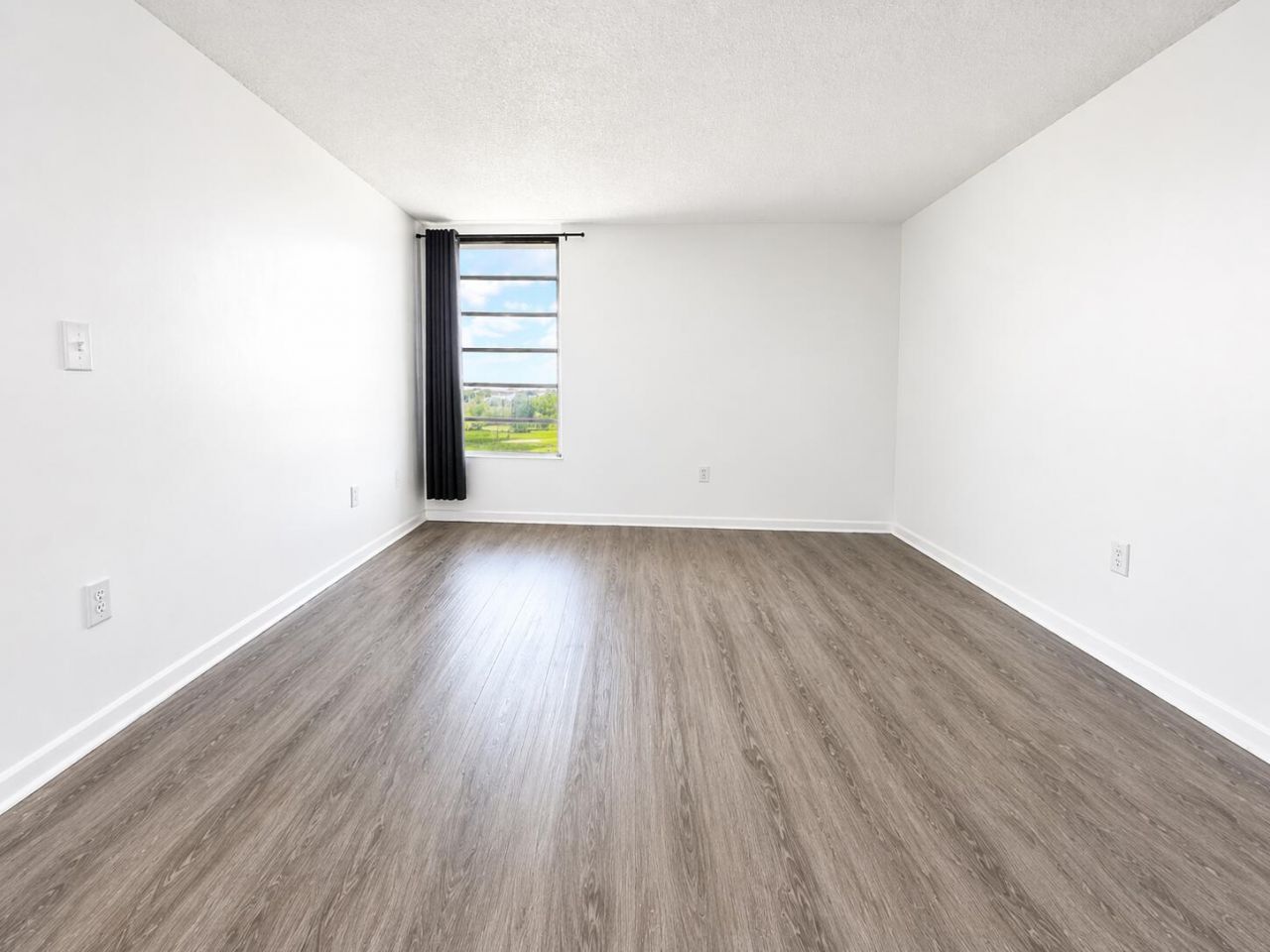 9682 Fontainebleau Boulevard, Unit 603, Miami, FL 33172 Photo