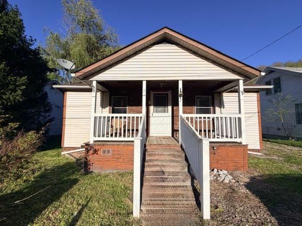 53 Brook St., OCEANA, WV 24870