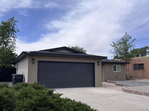 905 La Charles Drive NE, Albuquerque, NM 87112