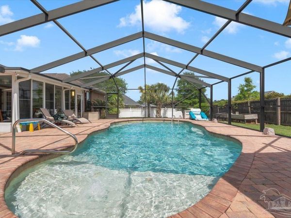25 Bartlett Cir, Pensacola, FL 32505