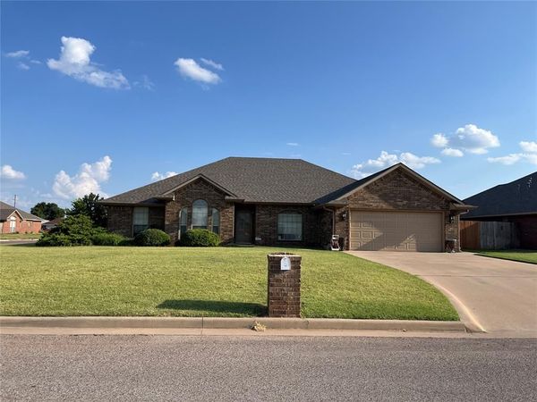 1804 White Tail Circle, Altus, OK 73521