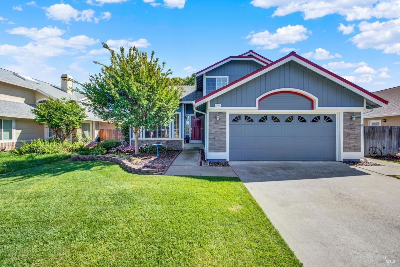 742 Violet Lane, Vacaville, CA 95687 Main Photo