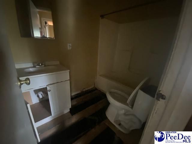 805 Commander Street Photo 7