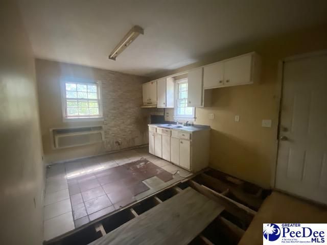 805 Commander Street Photo 8