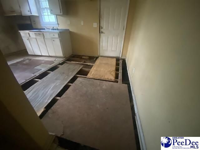 805 Commander Street Photo 9