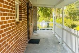 202 Bascus Street photo 4