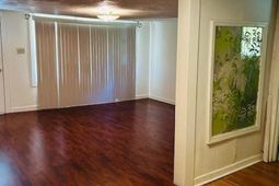 202 Bascus Street photo 4