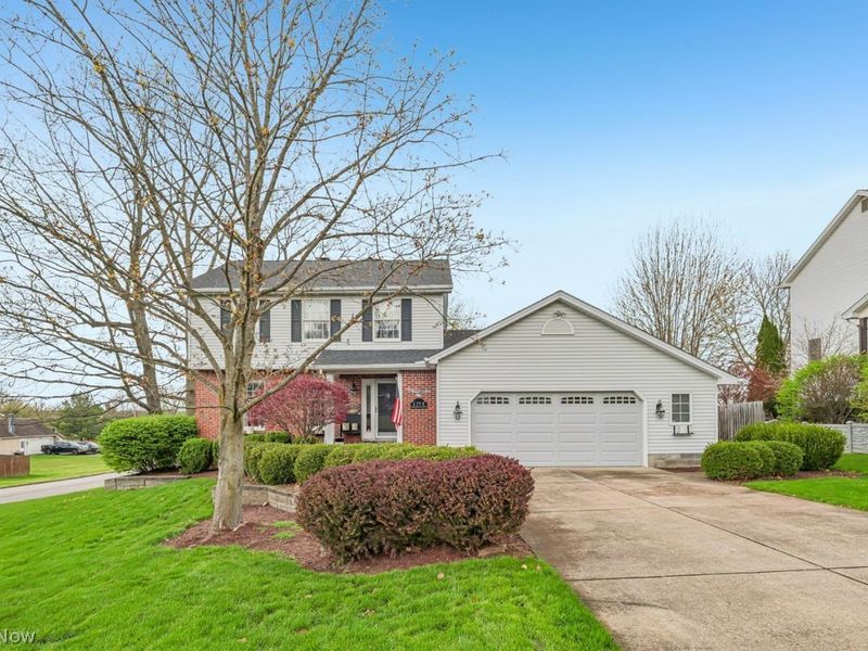 6598 N Timberidge Drive, Austintown, OH 44515 Photo 2