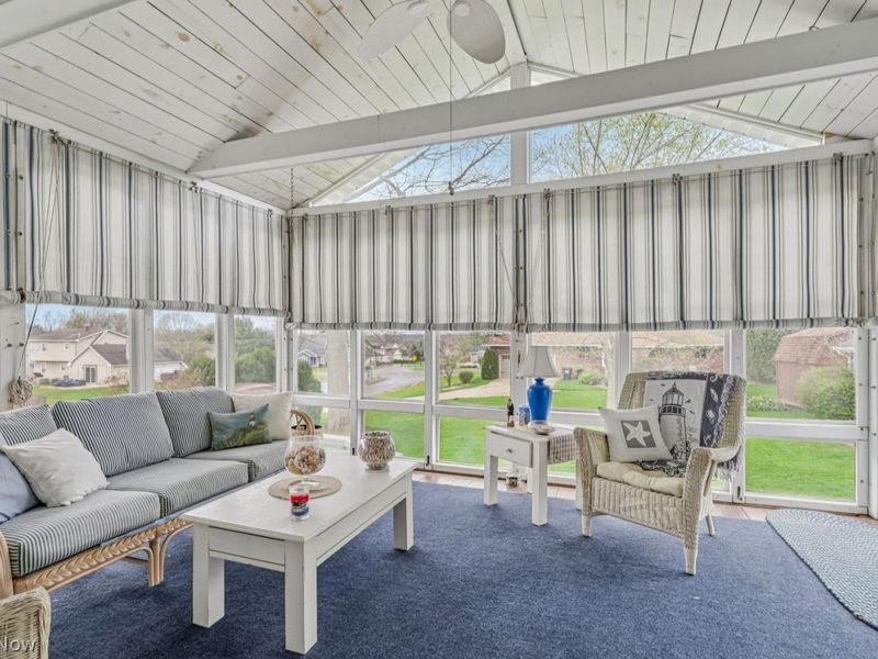 6598 N Timberidge Drive, Austintown, OH 44515 Photo 4