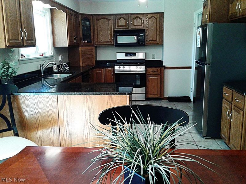 2708 Robinhood Drive , Lorain, OH 44053 Photo 11