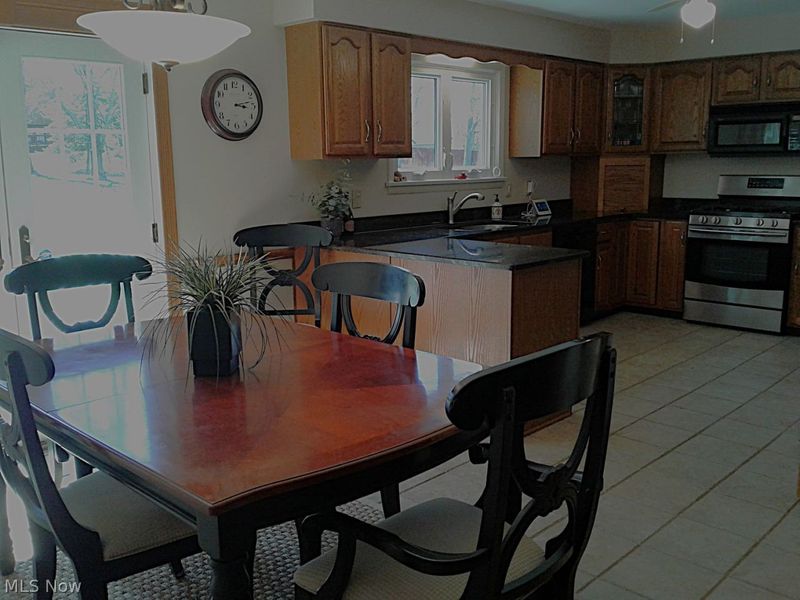 2708 Robinhood Drive , Lorain, OH 44053 Photo 14