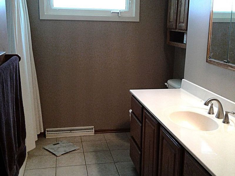 2708 Robinhood Drive , Lorain, OH 44053 Photo 15