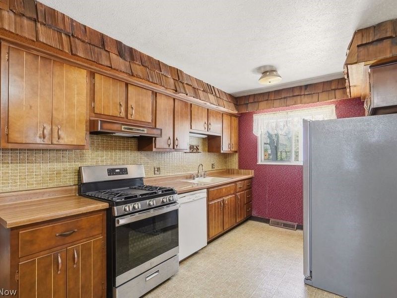 16155 Canterbury Drive, Strongsville, OH 44136 Photo 10