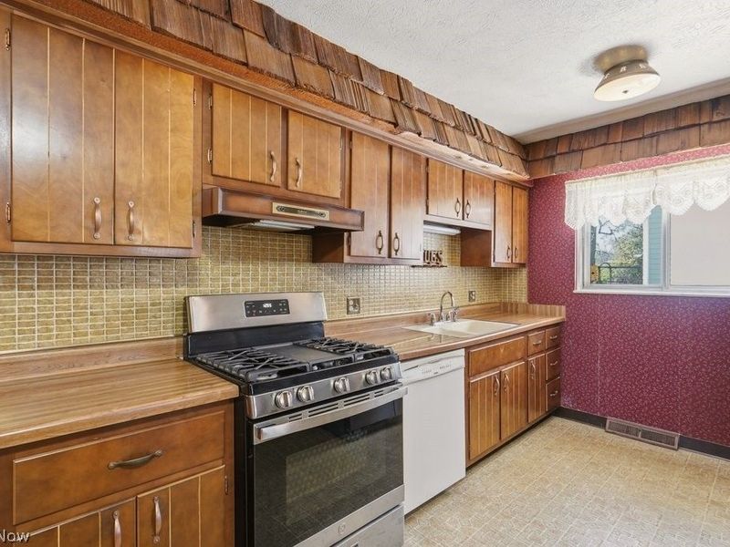 16155 Canterbury Drive, Strongsville, OH 44136 Photo 11